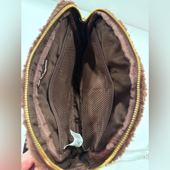 Lululemon Everywhere Belt Bag Fleece Large 2L ONE SIZE Brown Gold FUZZY NWT - Picture 7 of 9